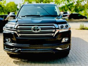 Toyota Land Cruiser V8 for safari hire and rental kenya